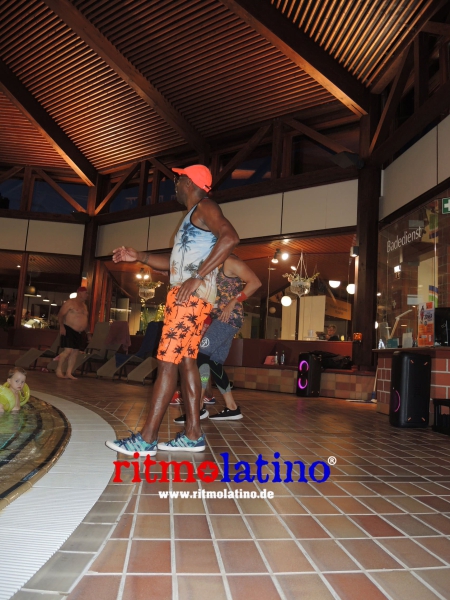 AGUA FITNESS - RITMO LATINO®