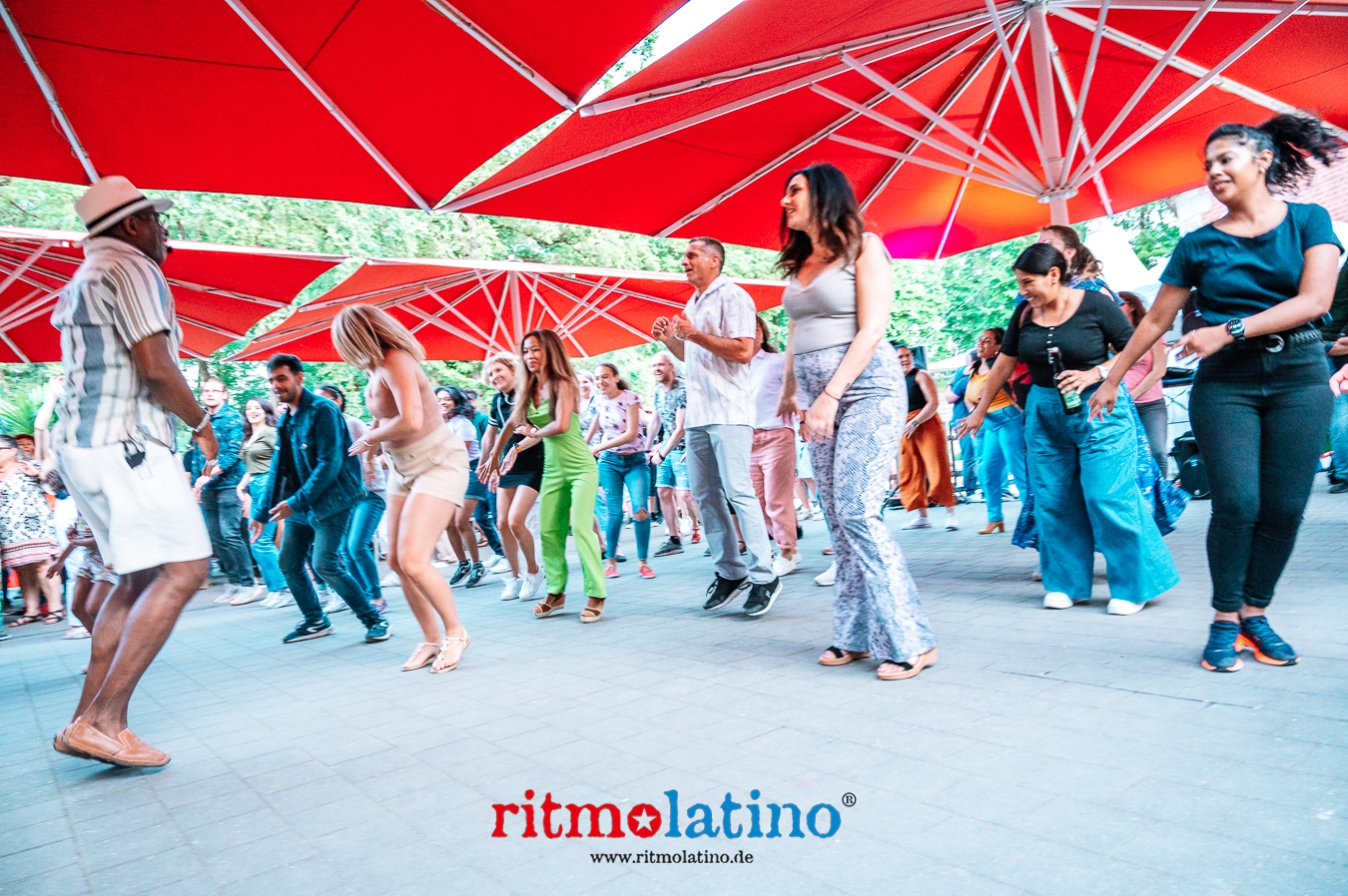 Ritmo Latino®  Barfüßer Biergarten im Glacis Park 2023