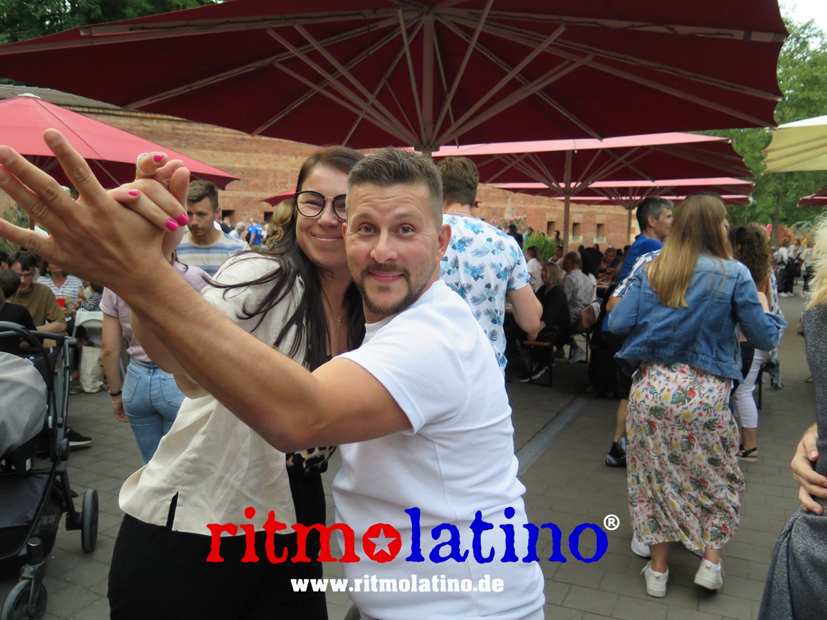 Ritmo-Latino®-Party-Barfuesser-Biergarten-im-Glacis-Park-Neu-Ulm-4