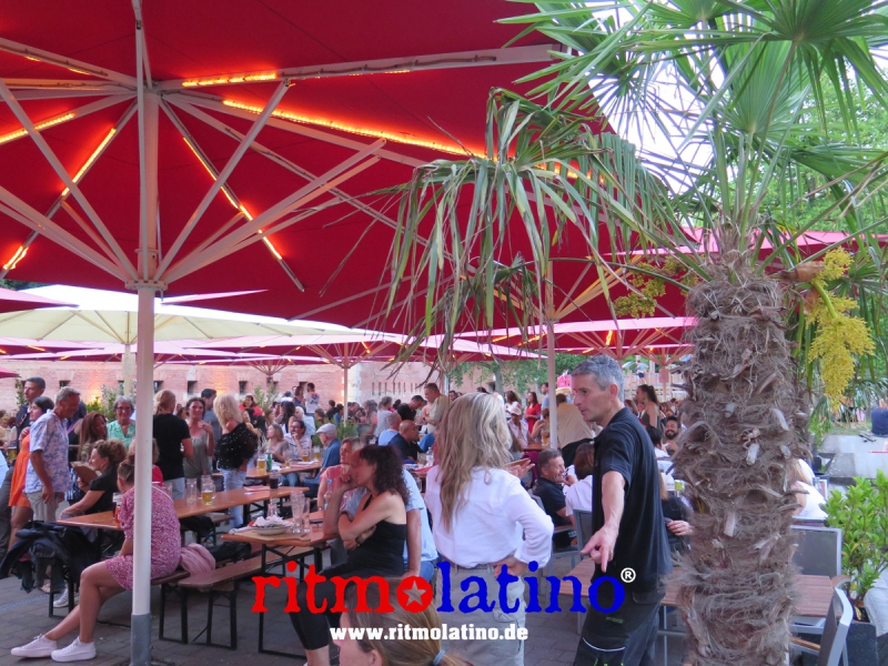 Barfuesser-Biergarten-im-Glacis-Park-11
