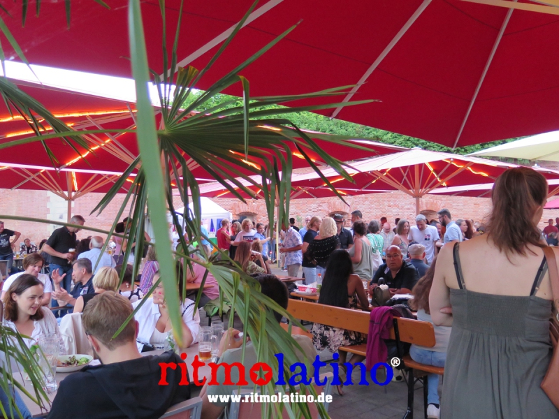 Barfuesser-Biergarten-im-Glacis-Park-12