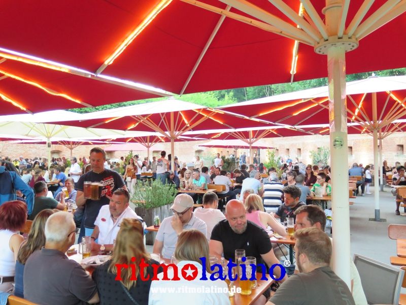 Barfuesser-Biergarten-im-Glacis-Park-14