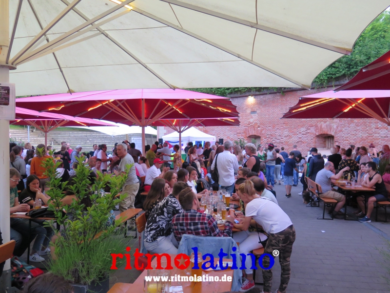 Barfuesser-Biergarten-im-Glacis-Park-15
