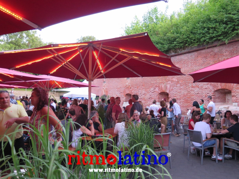 Barfuesser-Biergarten-im-Glacis-Park-17