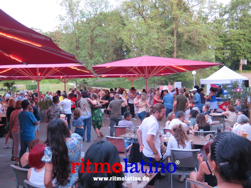 Barfuesser-Biergarten-im-Glacis-Park-18