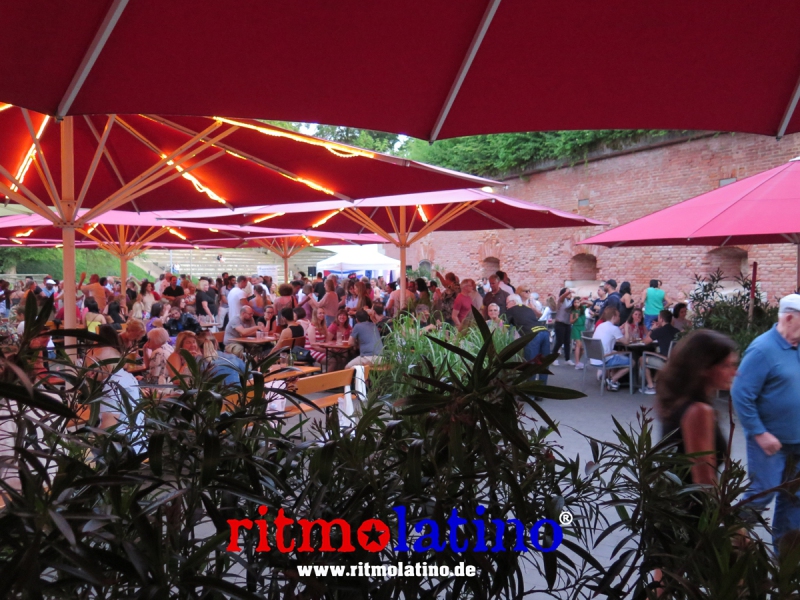 Barfuesser-Biergarten-im-Glacis-Park-21