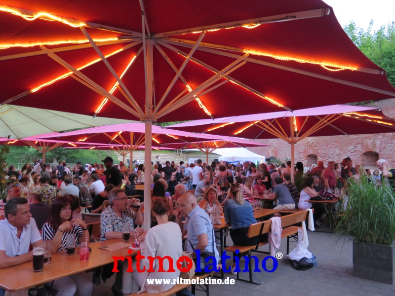 Barfuesser-Biergarten-im-Glacis-Park-22