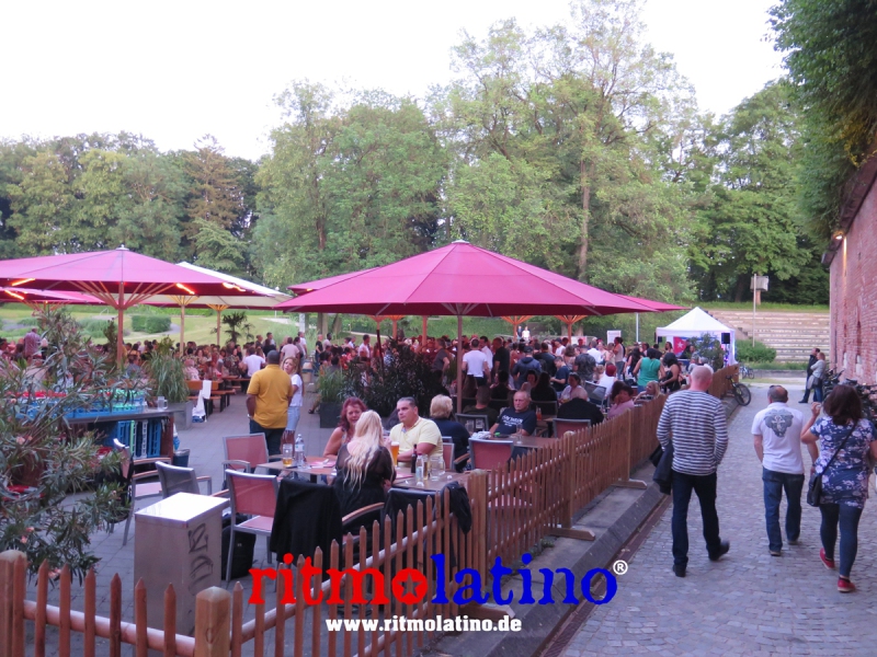 Barfuesser-Biergarten-im-Glacis-Park-24