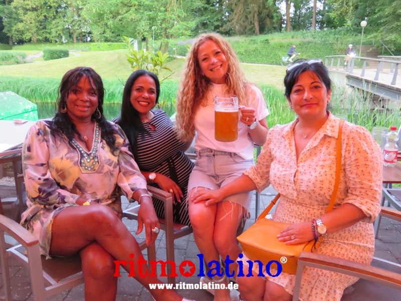 Barfuesser-Biergarten-im-Glacis-Park-26