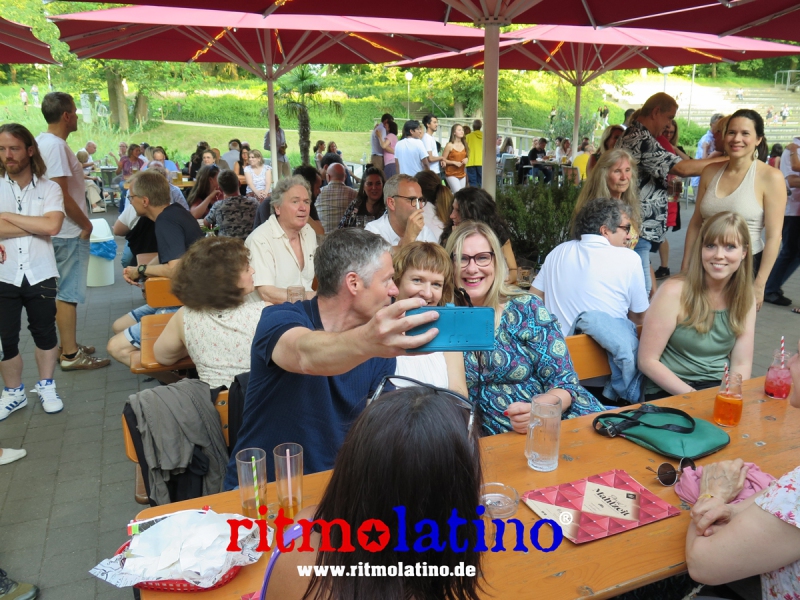 Barfuesser-Biergarten-im-Glacis-Park-6