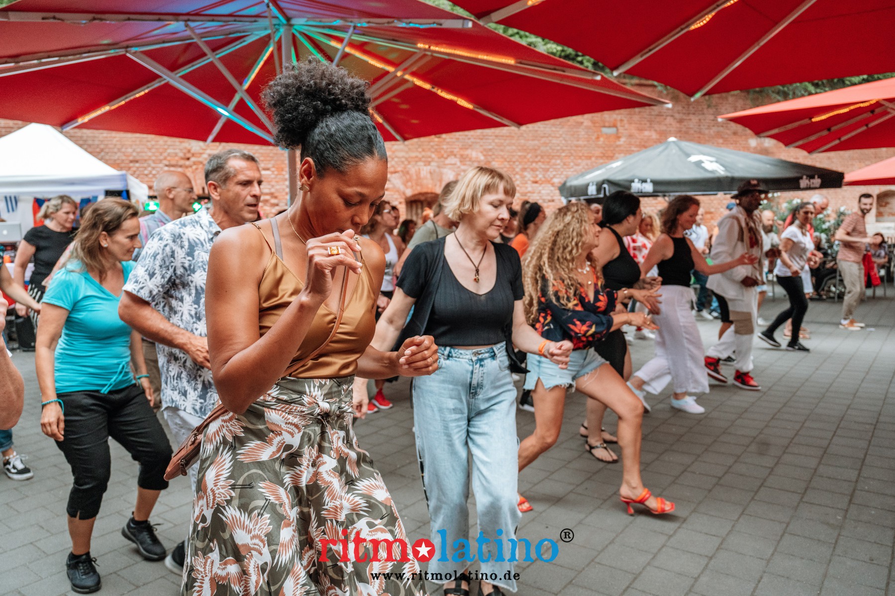Ritmo-Latino®-Party-Barfuesser-Biergarten-im-Glacis-Park-Neu-Ulm