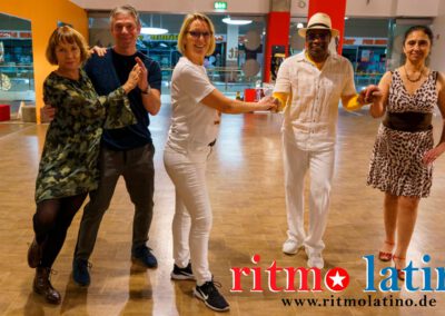 Schuelers und Lehrers des kubanischen Salsa Tanzes