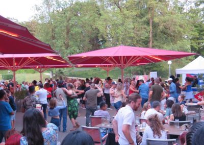 Party Barfüßer Biergarten im Glacis Park